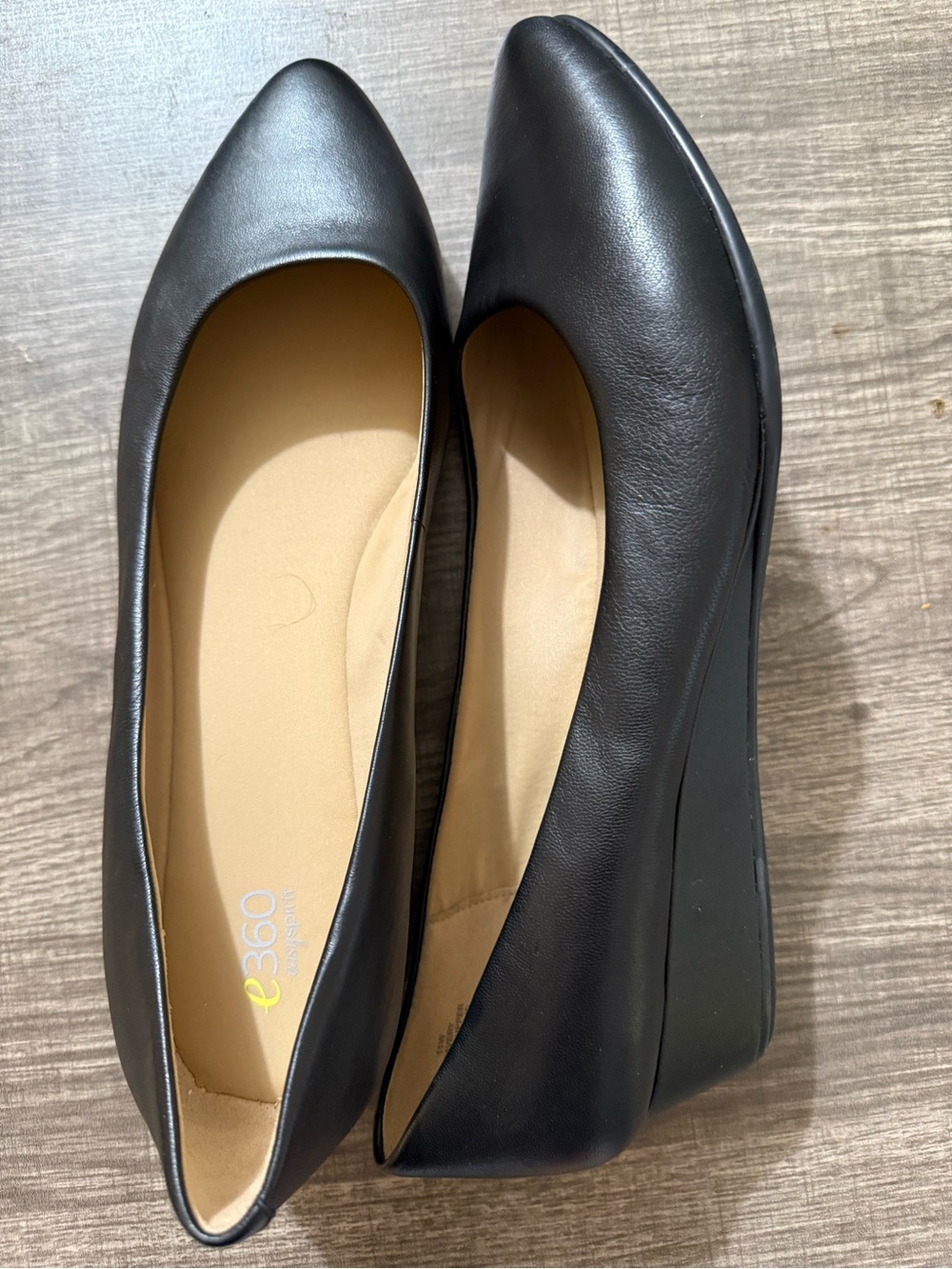 11 Wide Easy Spirit e360 Black Pointed Toe Flats with 1.5” wedge - Picture 3 of 5